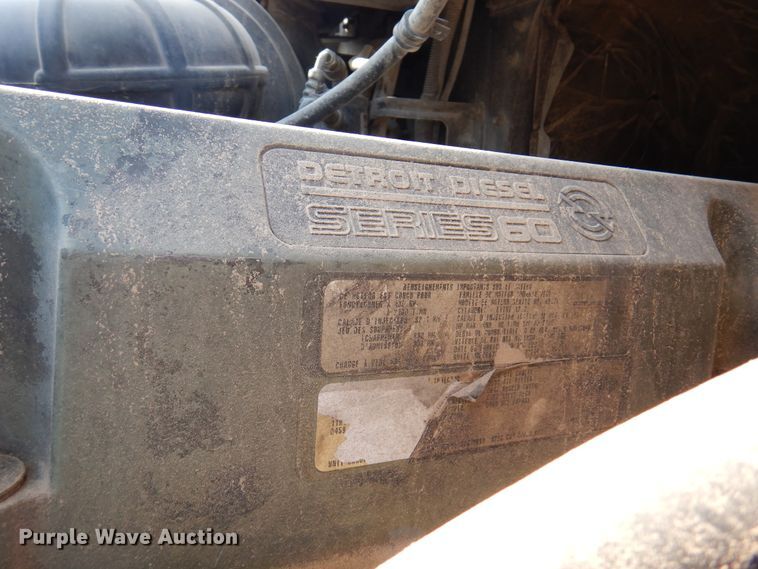 image for item DK8226 2002 Freightliner Columbia  semi truck