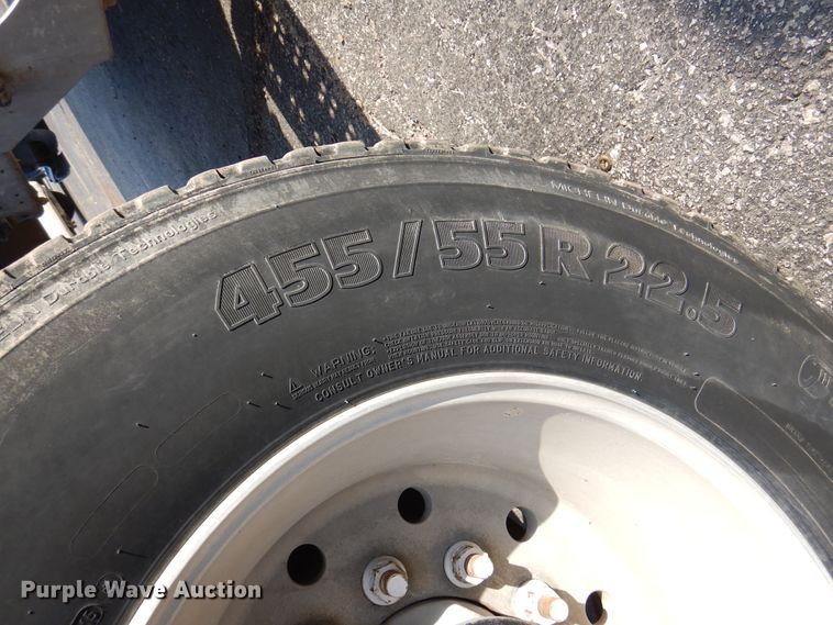 image for item DK8226 2002 Freightliner Columbia  semi truck