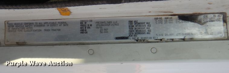 image for item DK8226 2002 Freightliner Columbia  semi truck