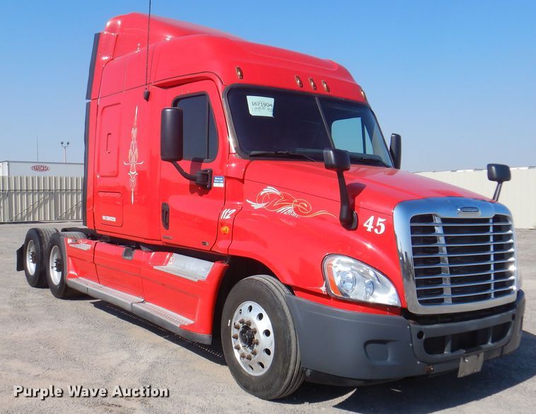 image for item DK8229 2012 Freightliner Cascadia  semi truck