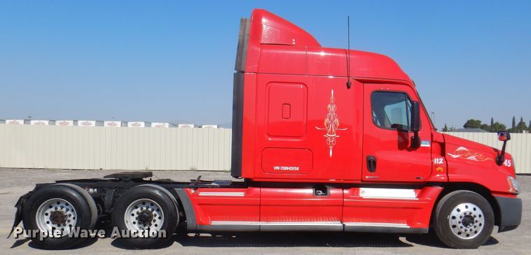 image for item DK8229 2012 Freightliner Cascadia  semi truck