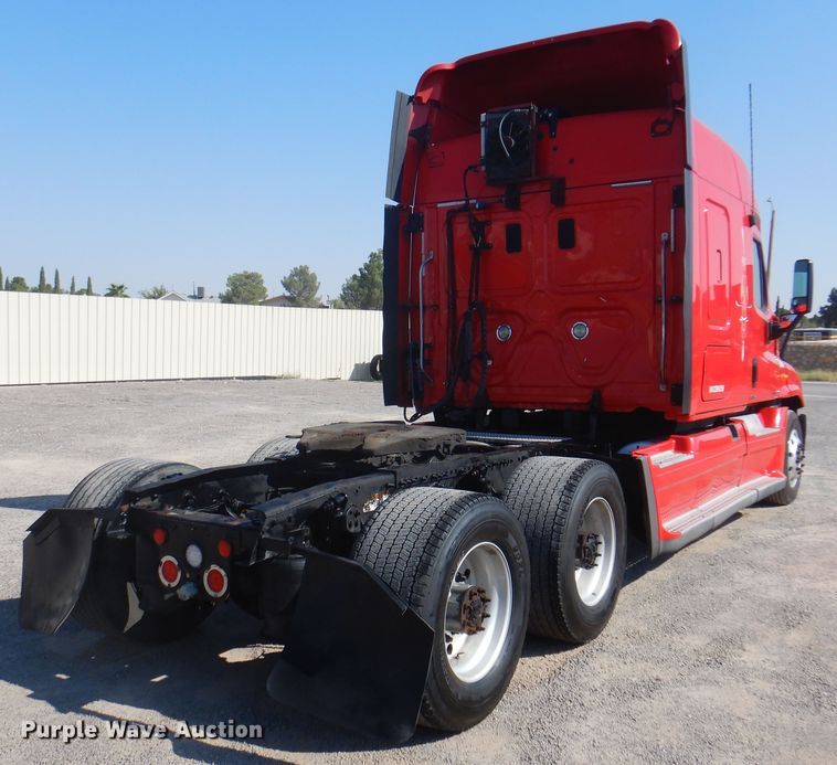 image for item DK8229 2012 Freightliner Cascadia  semi truck