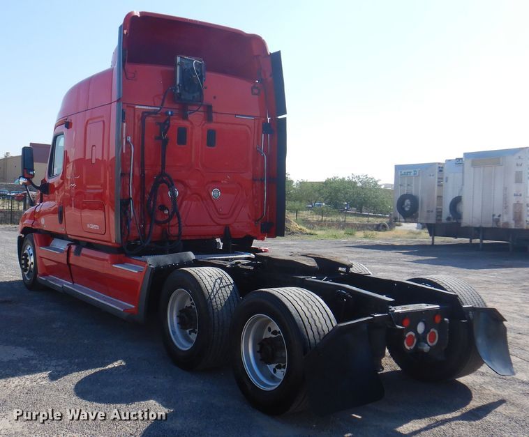 image for item DK8229 2012 Freightliner Cascadia  semi truck