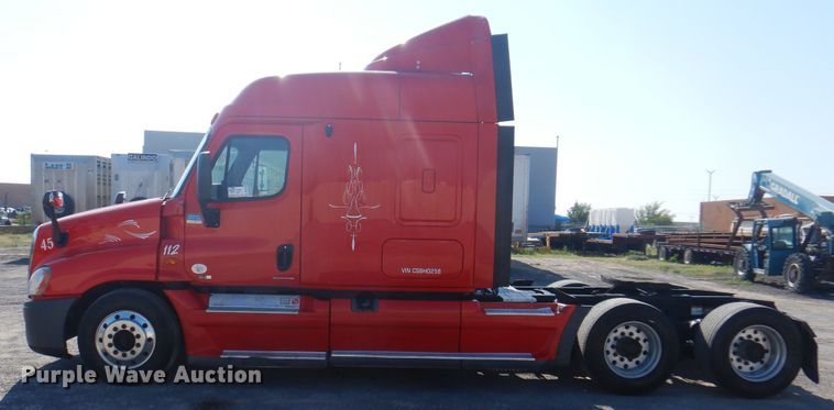 image for item DK8229 2012 Freightliner Cascadia  semi truck