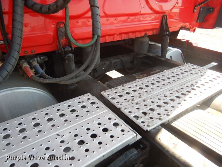 image for item DK8229 2012 Freightliner Cascadia  semi truck