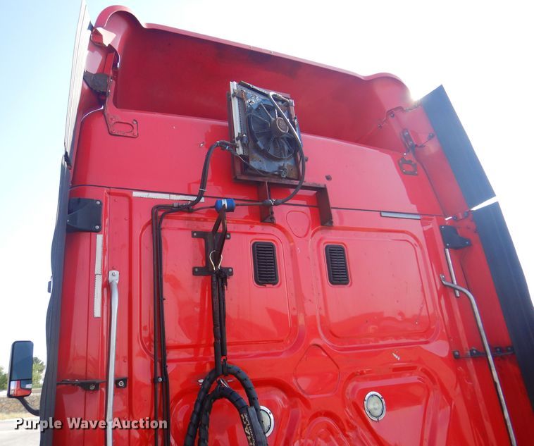 image for item DK8229 2012 Freightliner Cascadia  semi truck