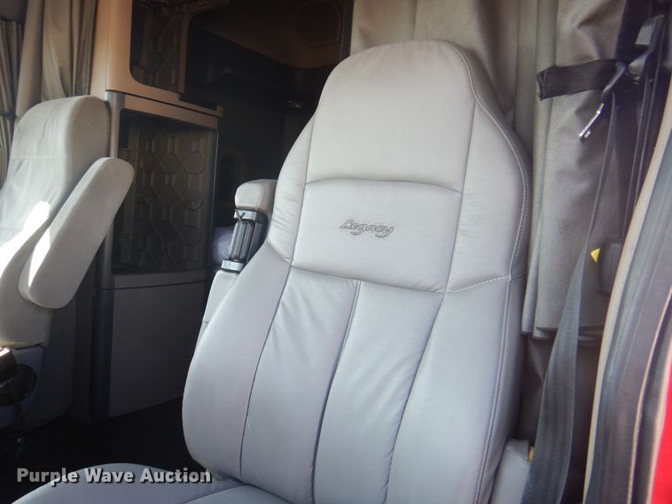 image for item DK8229 2012 Freightliner Cascadia  semi truck