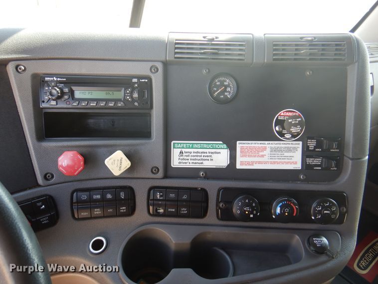 image for item DK8229 2012 Freightliner Cascadia  semi truck