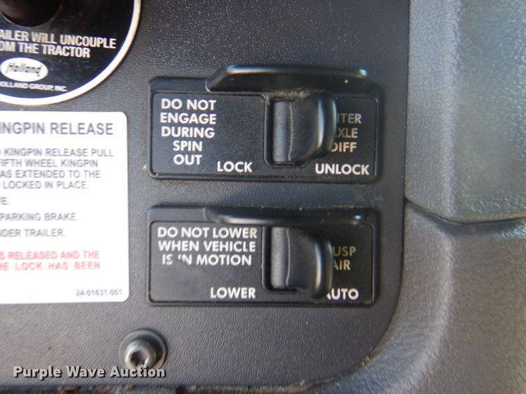 image for item DK8229 2012 Freightliner Cascadia  semi truck