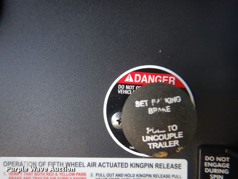 image for item DK8229 2012 Freightliner Cascadia  semi truck