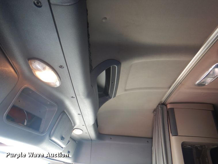 image for item DK8229 2012 Freightliner Cascadia  semi truck