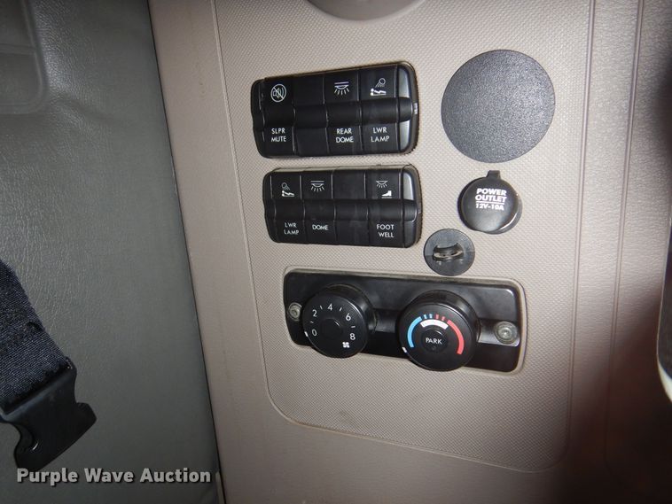 image for item DK8229 2012 Freightliner Cascadia  semi truck