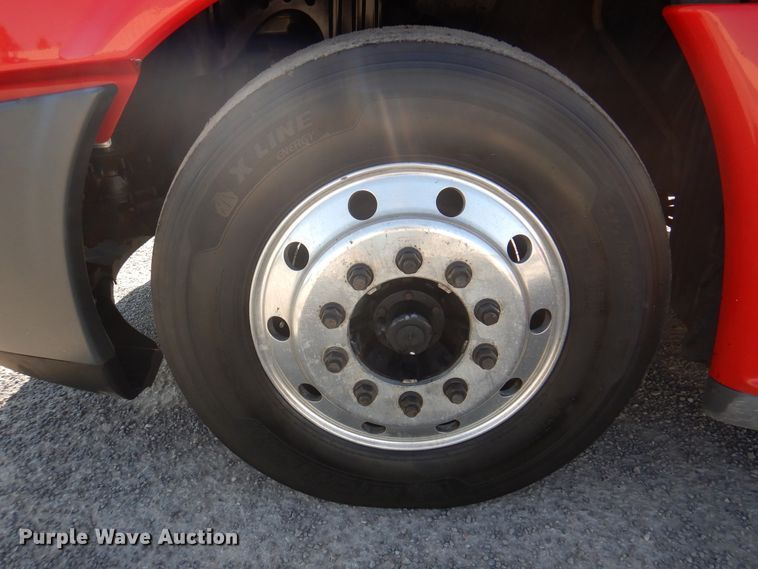 image for item DK8229 2012 Freightliner Cascadia  semi truck