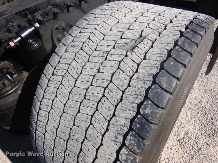 image for item DK8229 2012 Freightliner Cascadia  semi truck