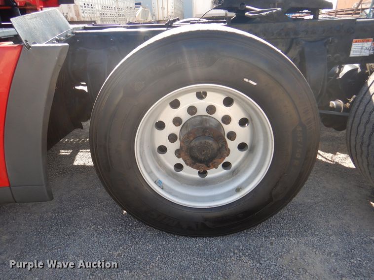 image for item DK8229 2012 Freightliner Cascadia  semi truck