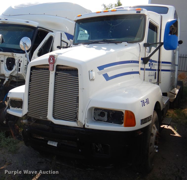 image for item DK8230 2007 Kenworth T600  semi truck