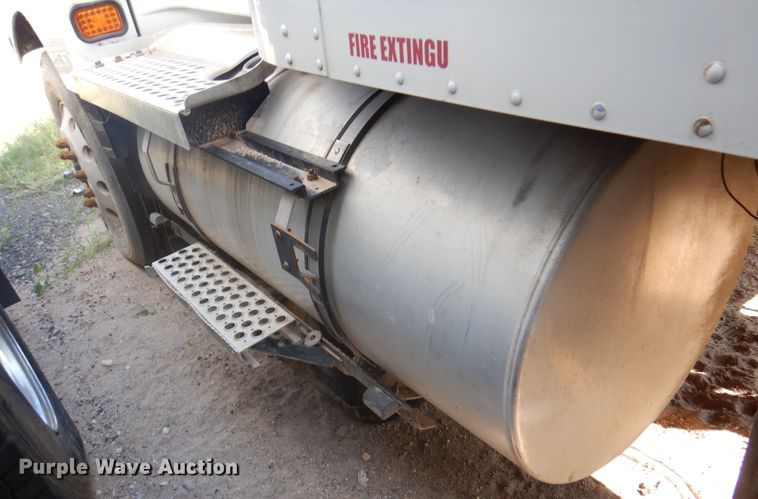 image for item DK8230 2007 Kenworth T600  semi truck