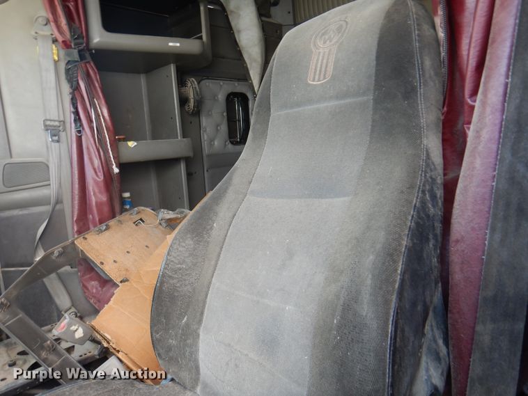 image for item DK8230 2007 Kenworth T600  semi truck