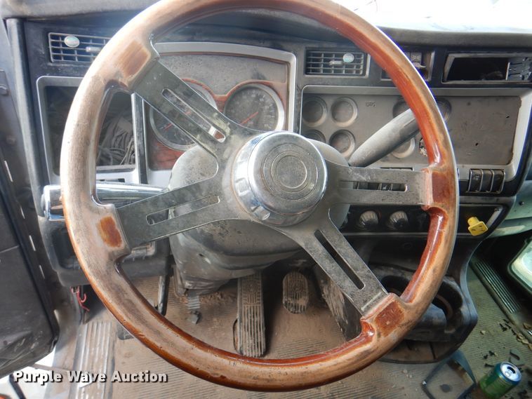 image for item DK8230 2007 Kenworth T600  semi truck