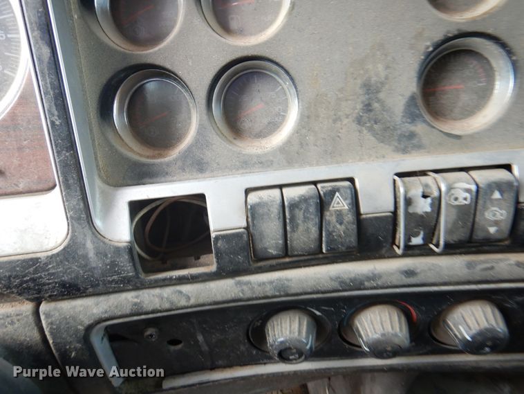 image for item DK8230 2007 Kenworth T600  semi truck