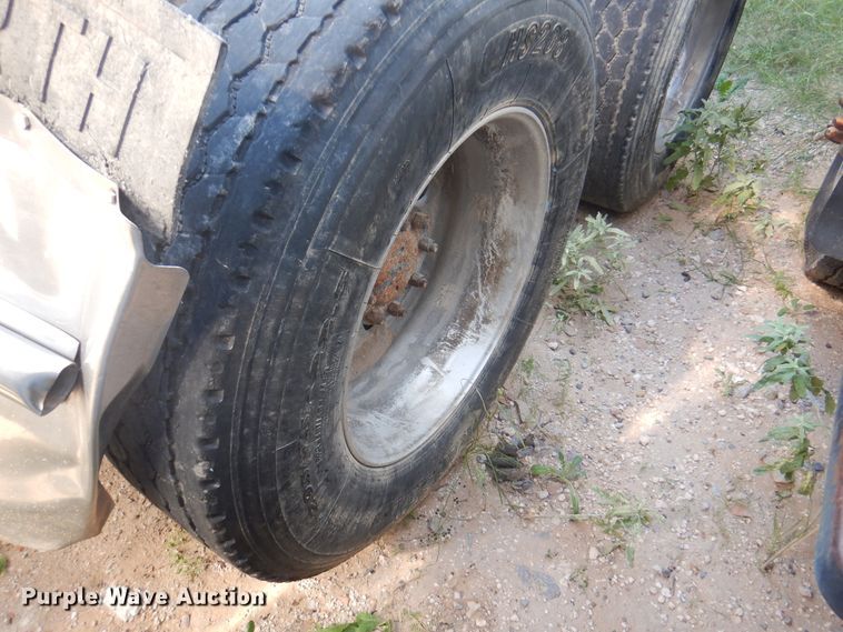 image for item DK8230 2007 Kenworth T600  semi truck