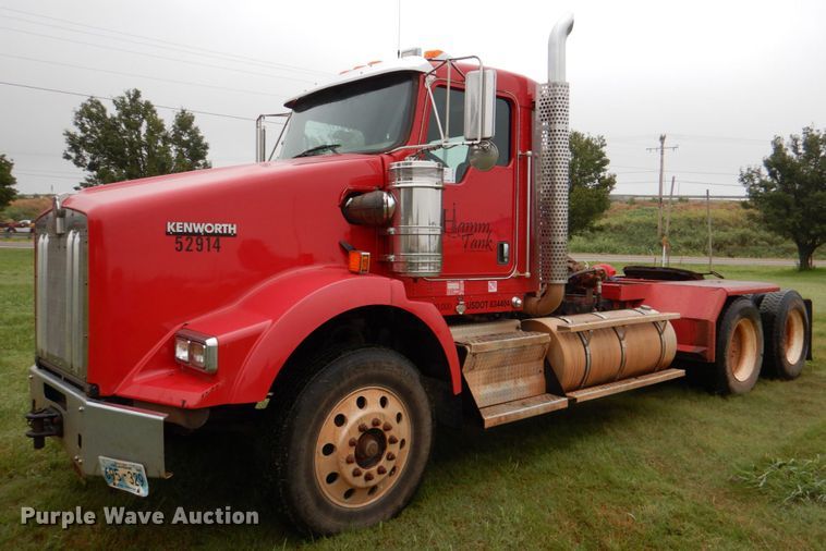 image for item DL0548 2013 Kenworth T800  semi truck