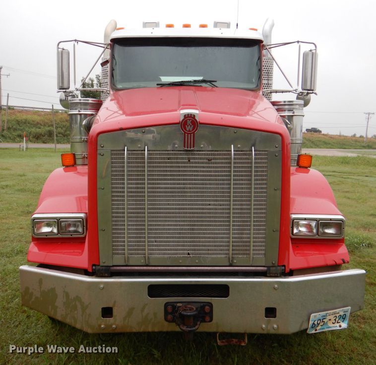 image for item DL0548 2013 Kenworth T800  semi truck