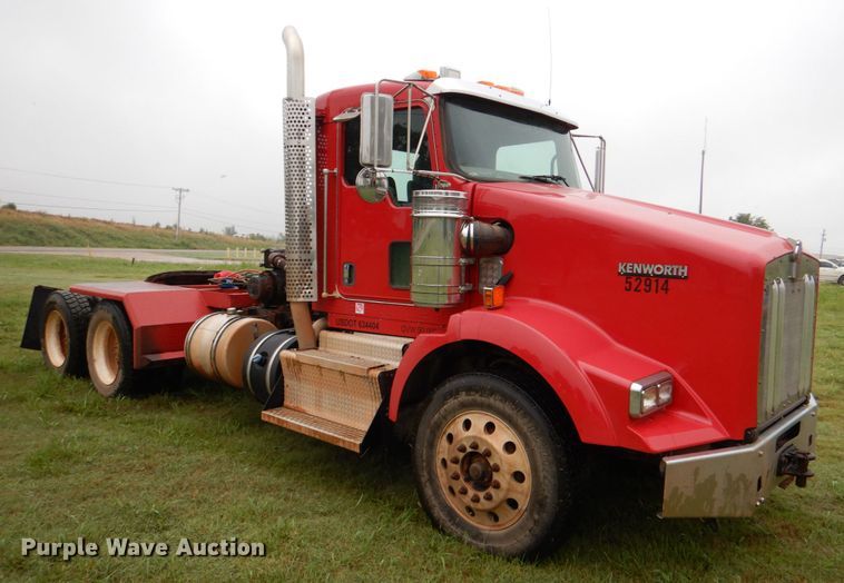 image for item DL0548 2013 Kenworth T800  semi truck