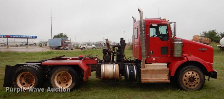 image for item DL0548 2013 Kenworth T800  semi truck
