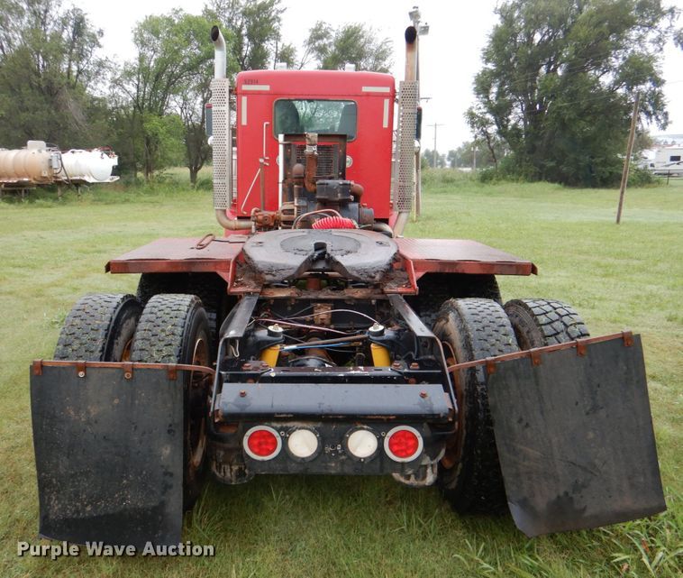 image for item DL0548 2013 Kenworth T800  semi truck