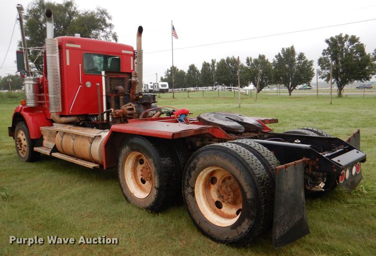image for item DL0548 2013 Kenworth T800  semi truck