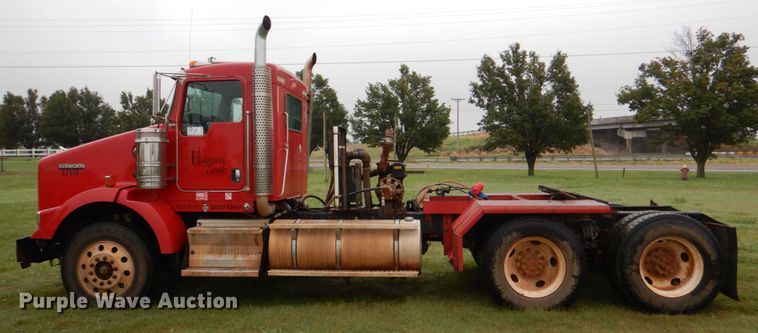 image for item DL0548 2013 Kenworth T800  semi truck