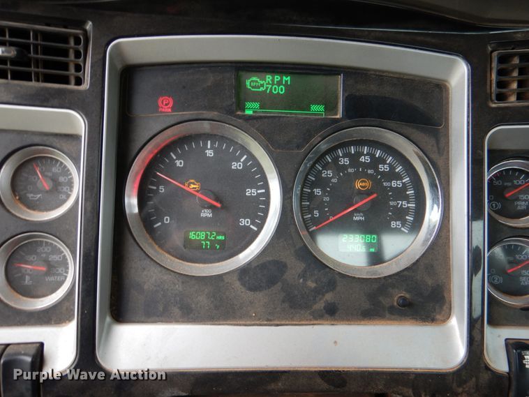 image for item DL0548 2013 Kenworth T800  semi truck