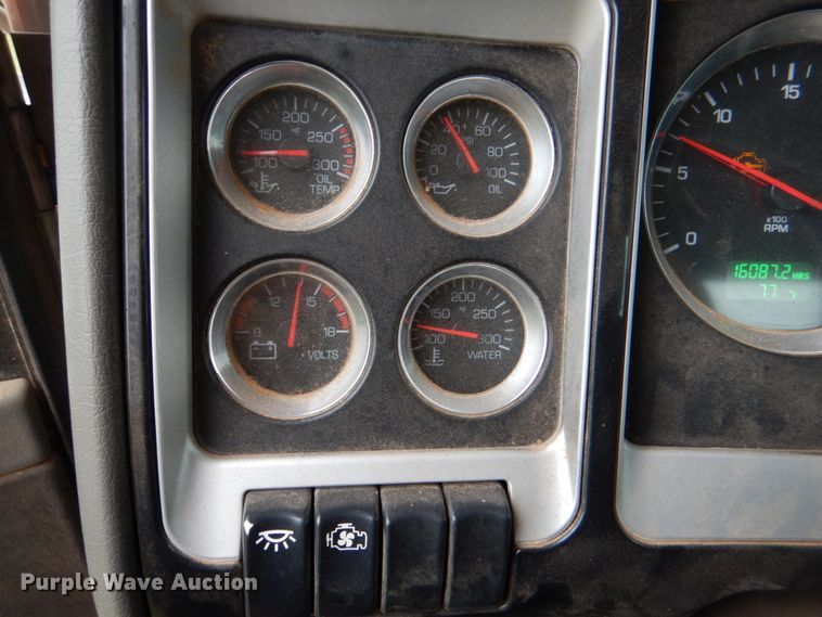 image for item DL0548 2013 Kenworth T800  semi truck