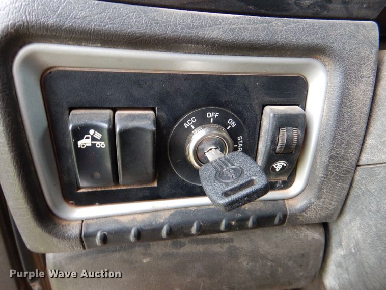 image for item DL0548 2013 Kenworth T800  semi truck