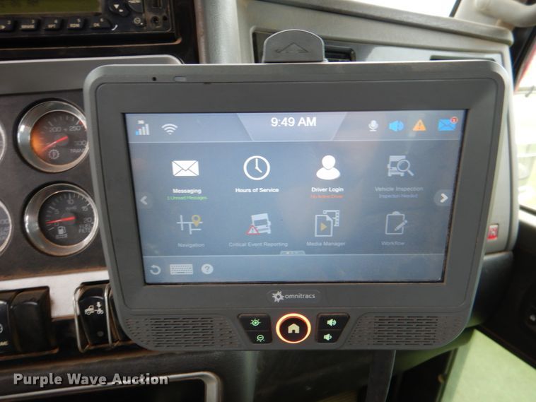 image for item DL0548 2013 Kenworth T800  semi truck