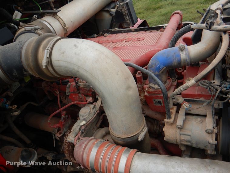 image for item DL0548 2013 Kenworth T800  semi truck