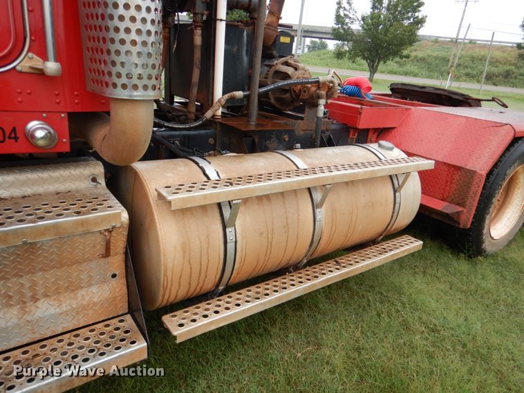 image for item DL0548 2013 Kenworth T800  semi truck