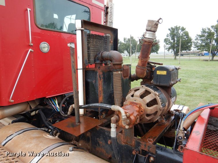 image for item DL0548 2013 Kenworth T800  semi truck