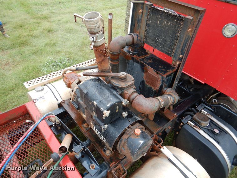 image for item DL0548 2013 Kenworth T800  semi truck