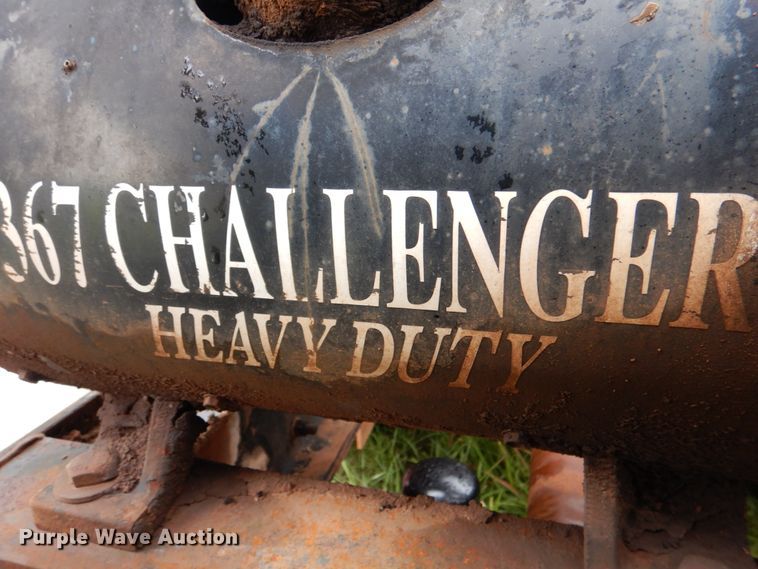 image for item DL0548 2013 Kenworth T800  semi truck