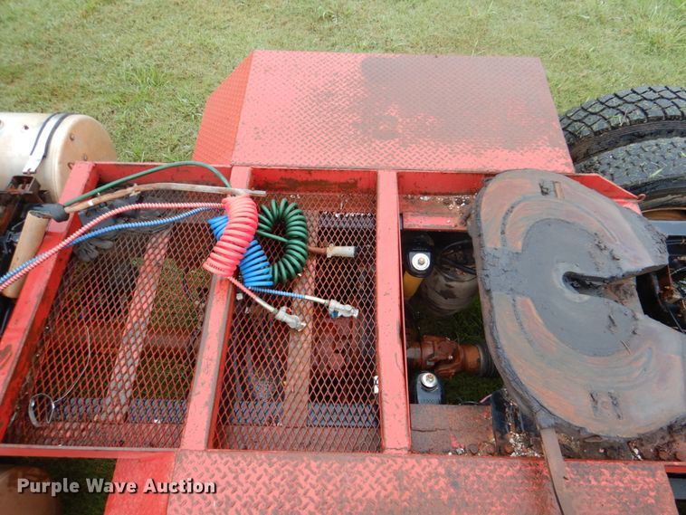 image for item DL0548 2013 Kenworth T800  semi truck