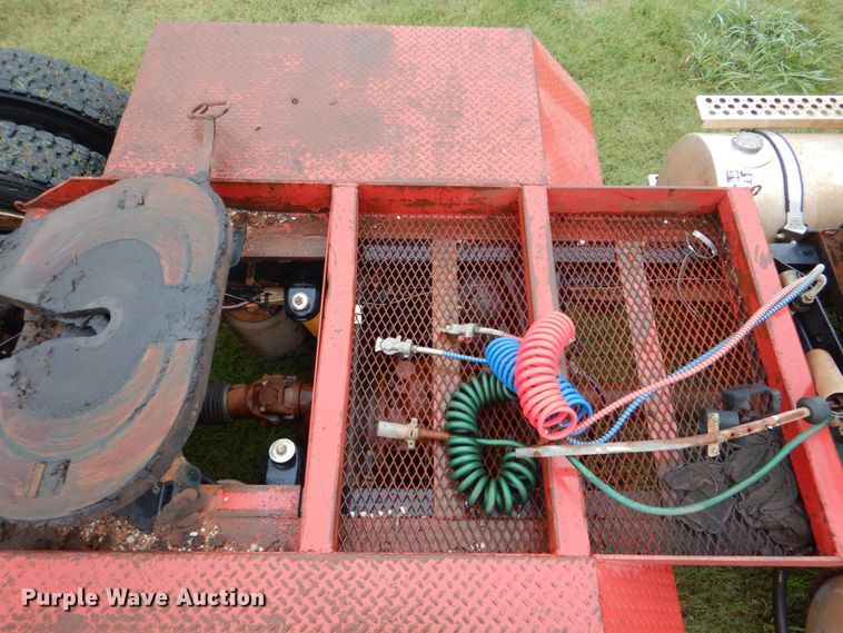 image for item DL0548 2013 Kenworth T800  semi truck