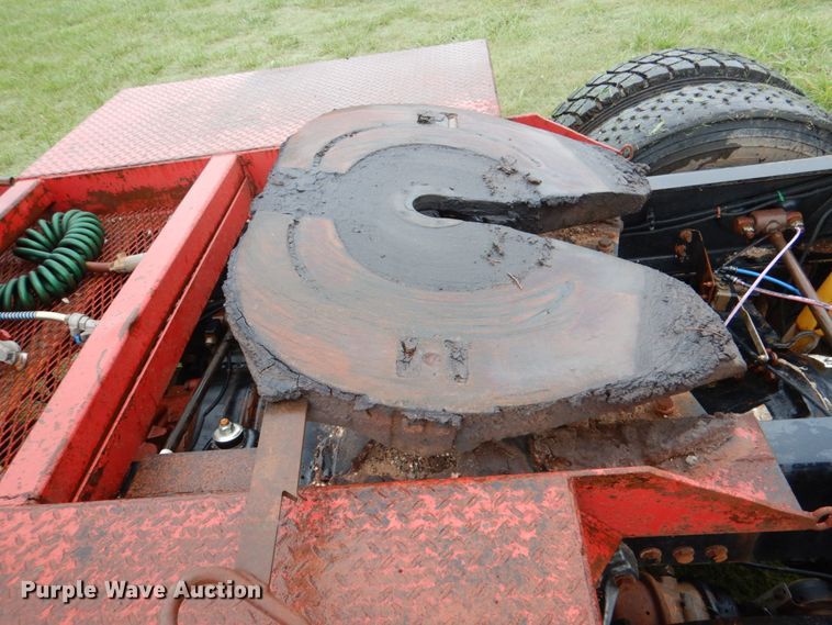 image for item DL0548 2013 Kenworth T800  semi truck