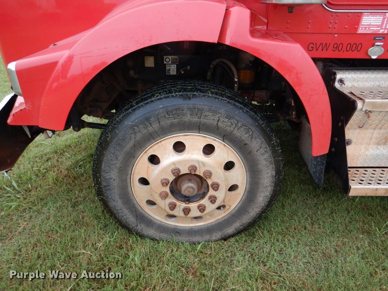 image for item DL0548 2013 Kenworth T800  semi truck