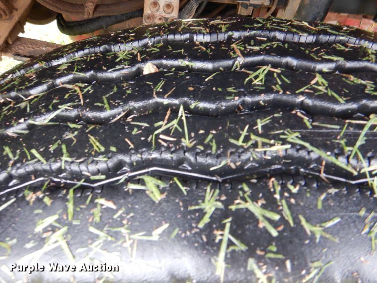 image for item DL0548 2013 Kenworth T800  semi truck