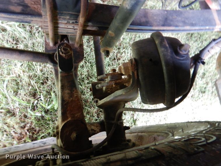 image for item DL0548 2013 Kenworth T800  semi truck