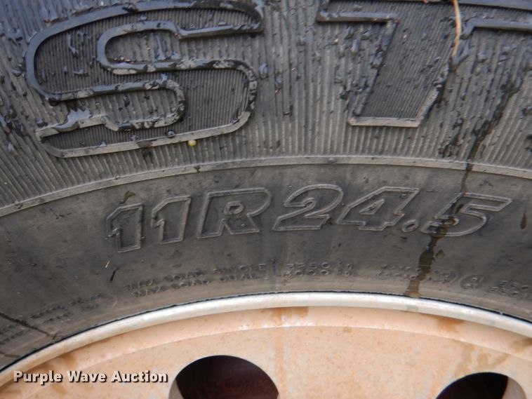 image for item DL0548 2013 Kenworth T800  semi truck