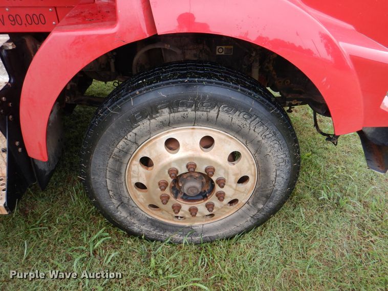 image for item DL0548 2013 Kenworth T800  semi truck