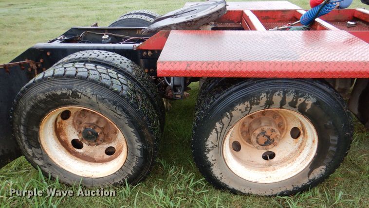 image for item DL0548 2013 Kenworth T800  semi truck